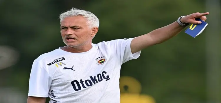 Jose Mourinho, 2 futbolcunun biletini kesti